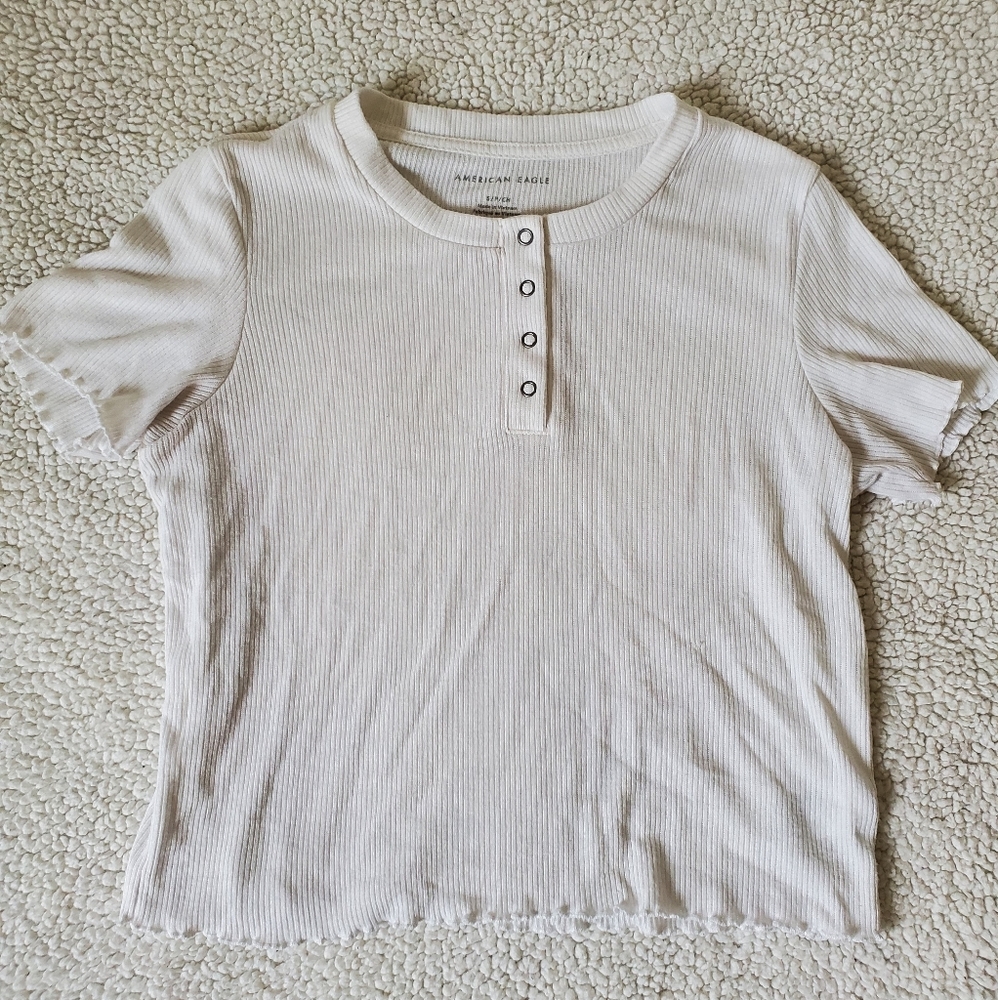 American Eagle white lettuce trim tee